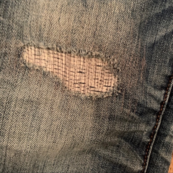 Madewell distressed skinny skinny ripped jeans - Picture 5 of 10